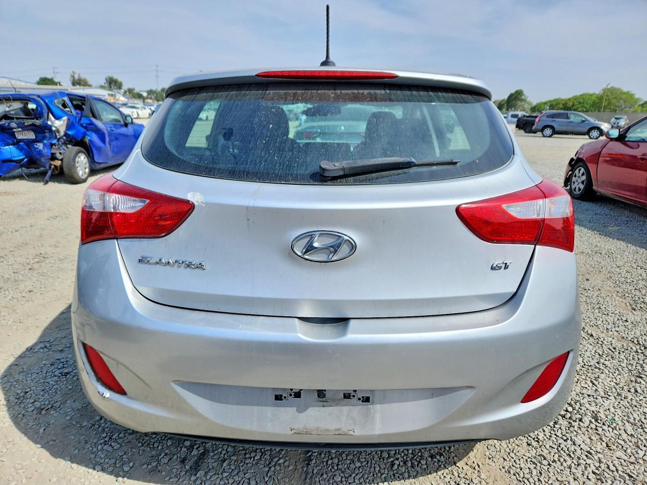 2017 Hyundai Elantra Gt Base - Image 6