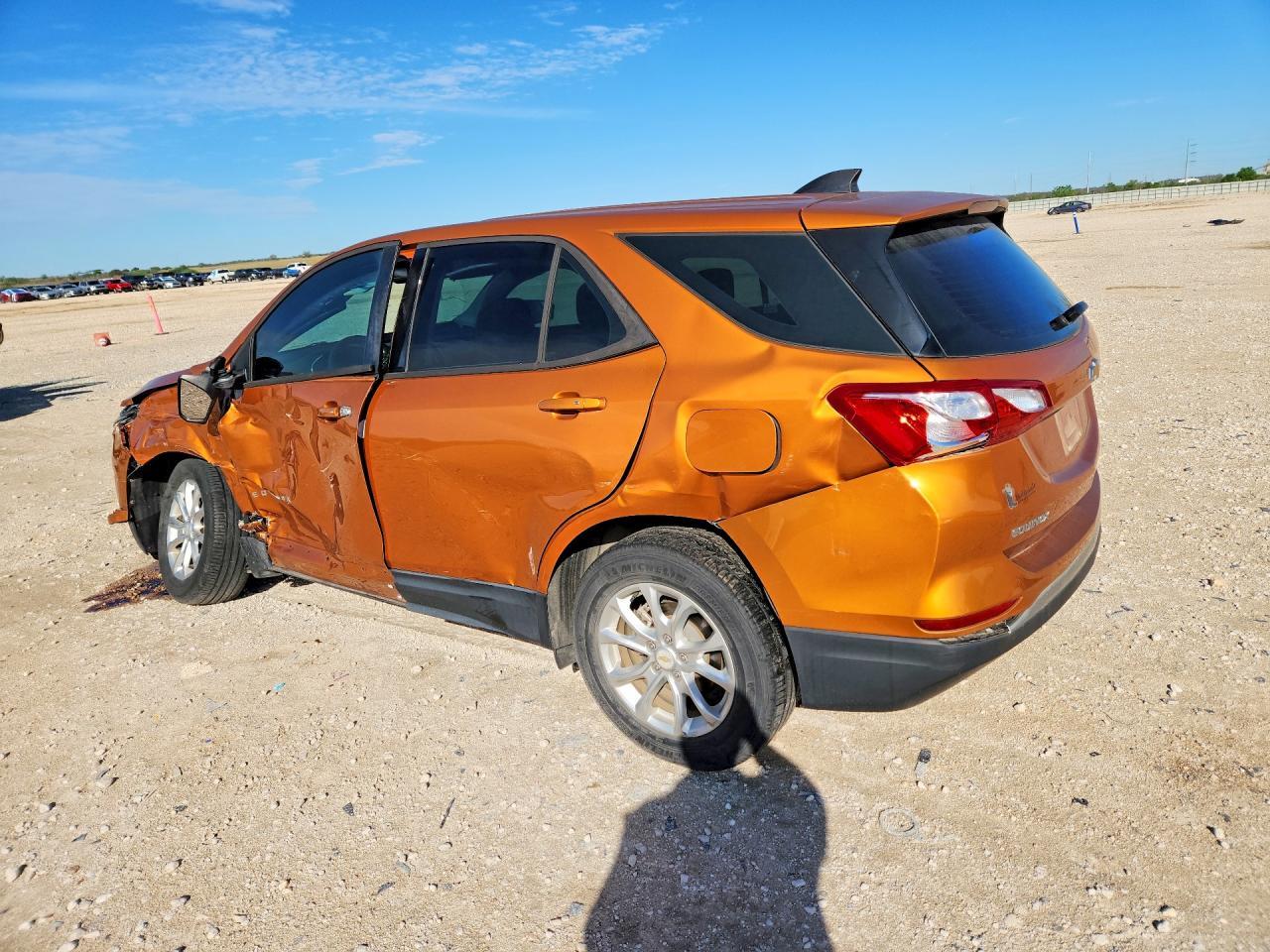 2018 Chevrolet Equinox Ls - Фото 2