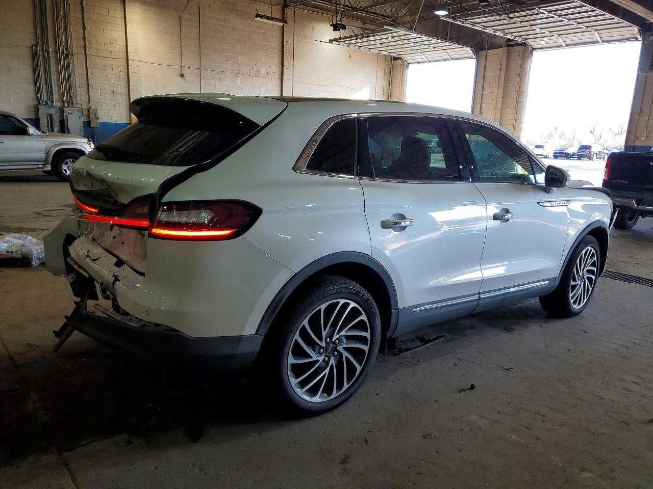 2019 Lincoln Nautilus Reserve - Image 3