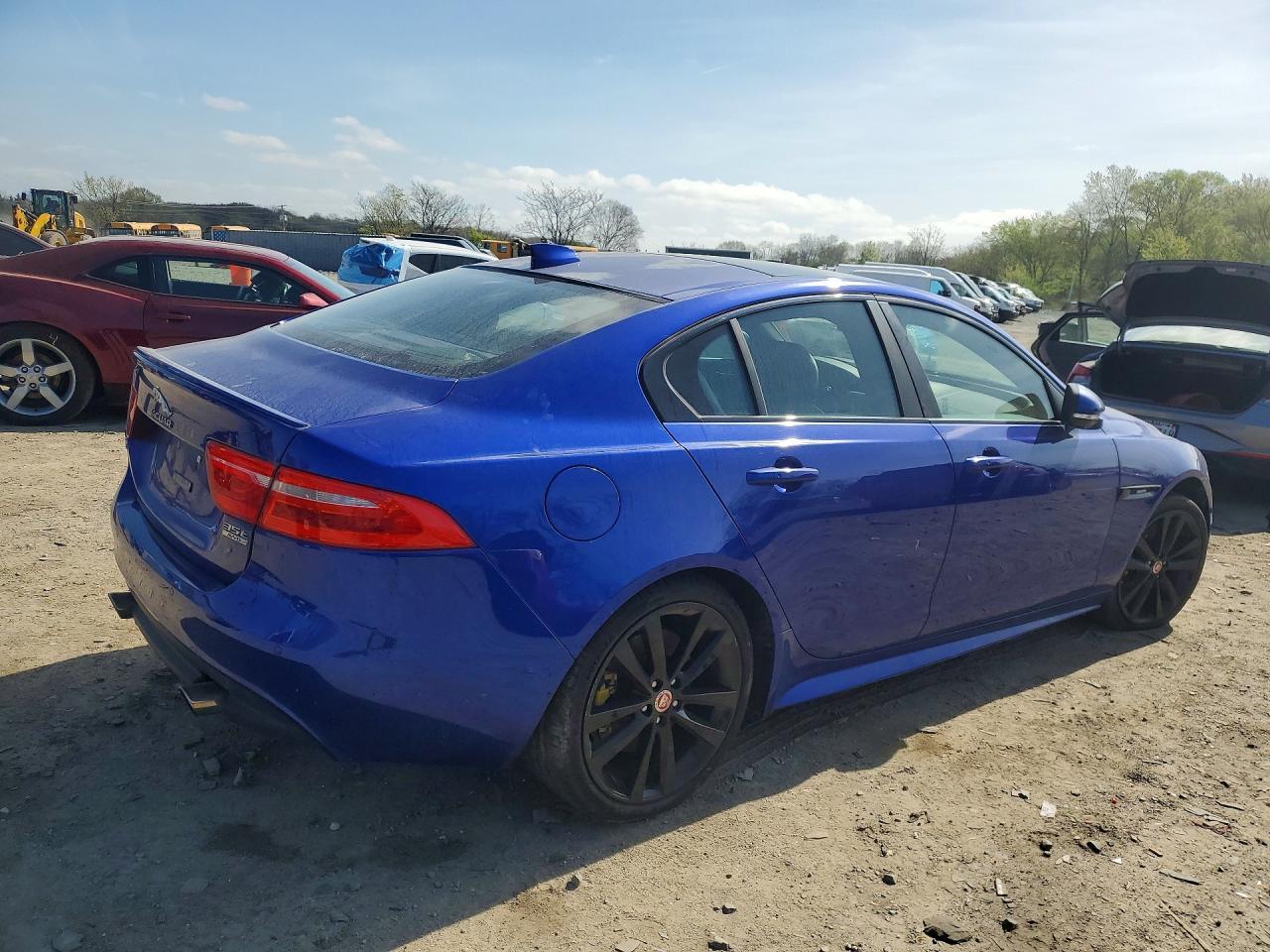 2017 Jaguar Xe R - Sport - Фото 3