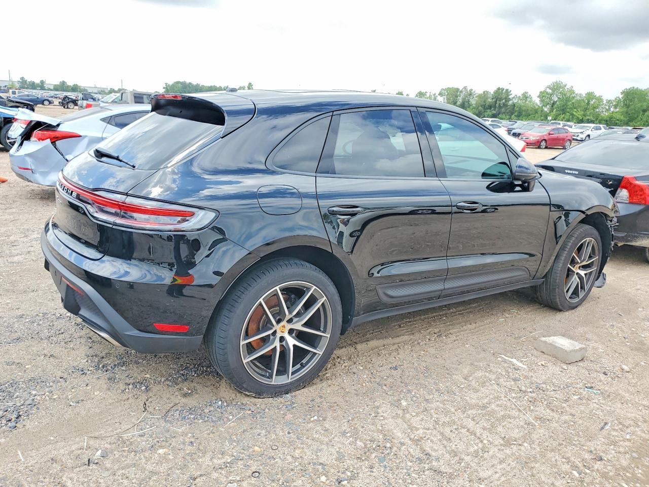 2025 Porsche Macan Base - Image 3