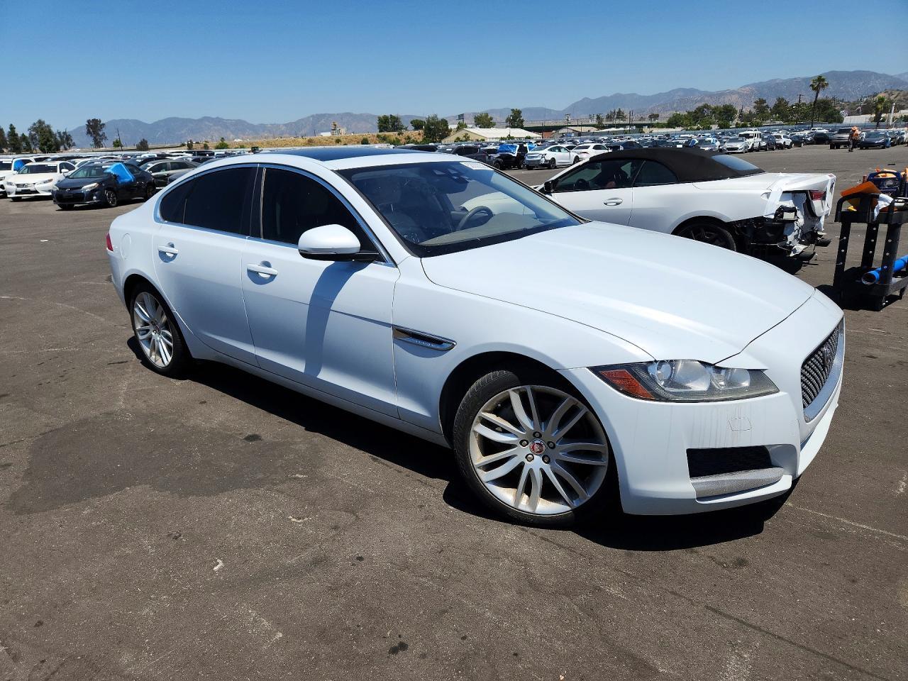 2017 Jaguar Xf Prestige - Image 4