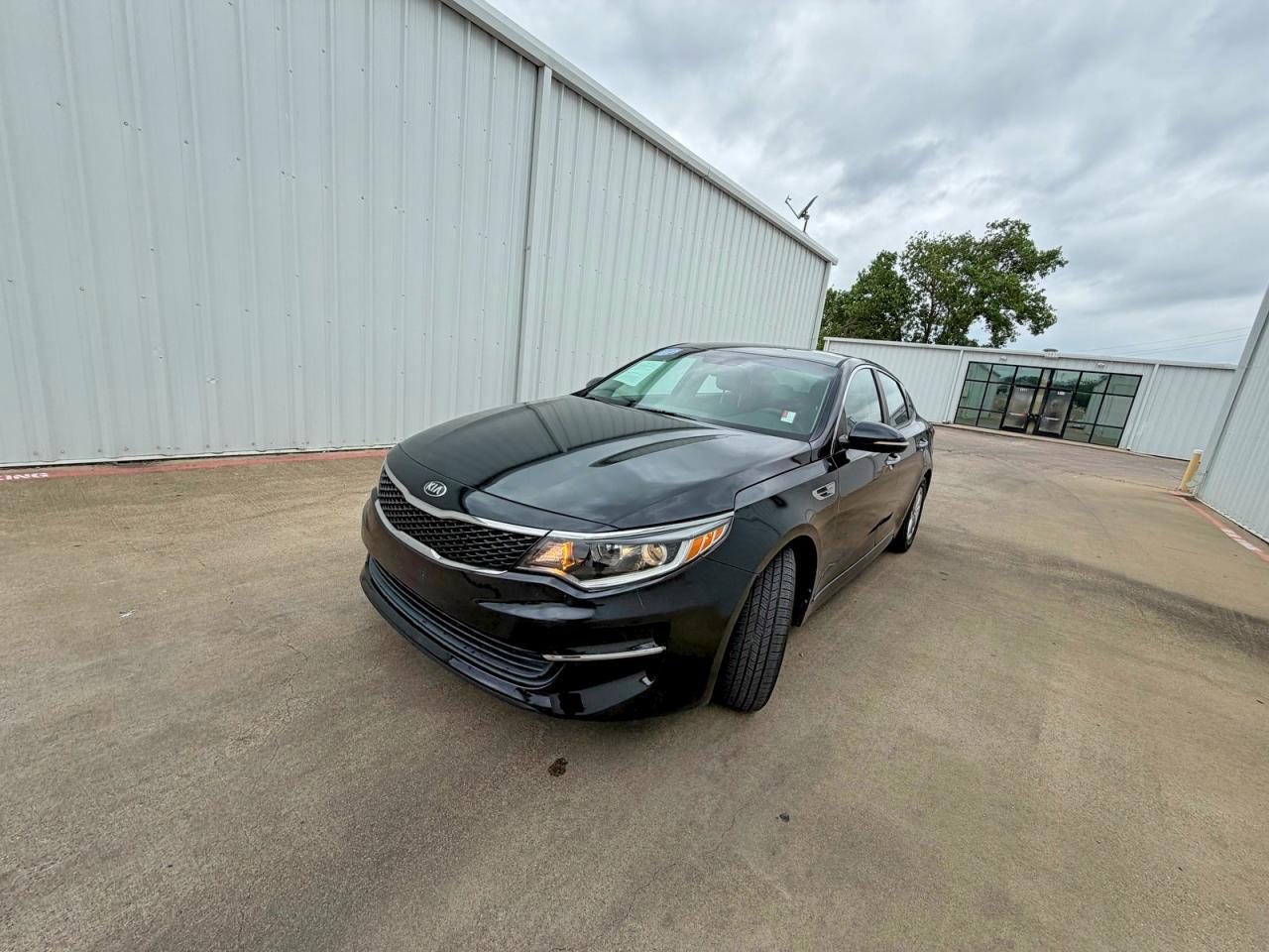 2017 Kia Optima Lx - Фото 2