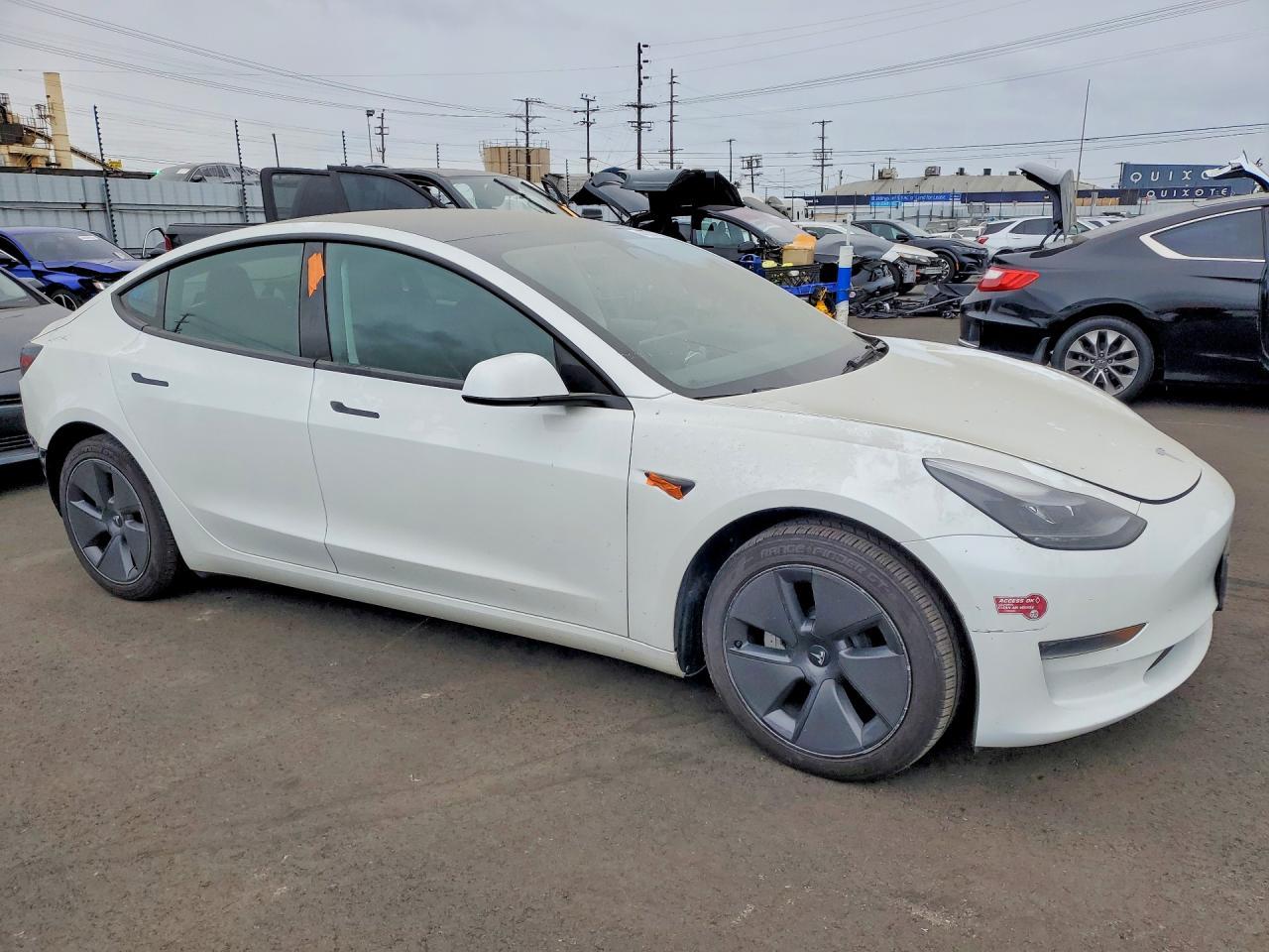 2023 Tesla Model 3 - Фото 4