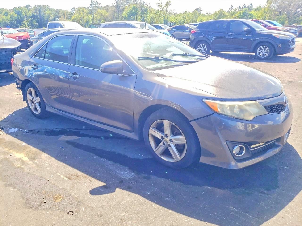 2014 Toyota Camry Se - Image 4
