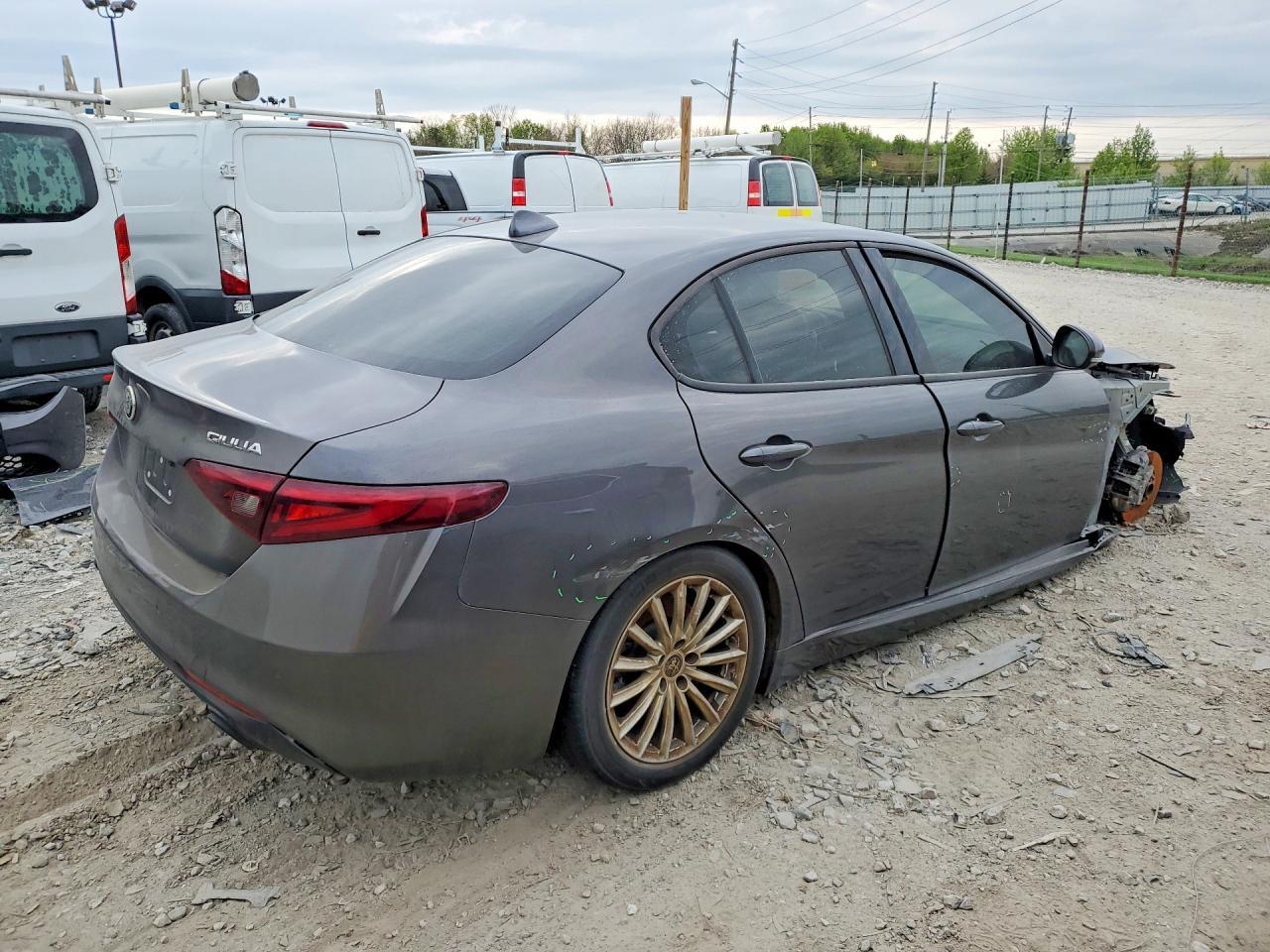 2022 Alfa Romeo Giulia - Image 3