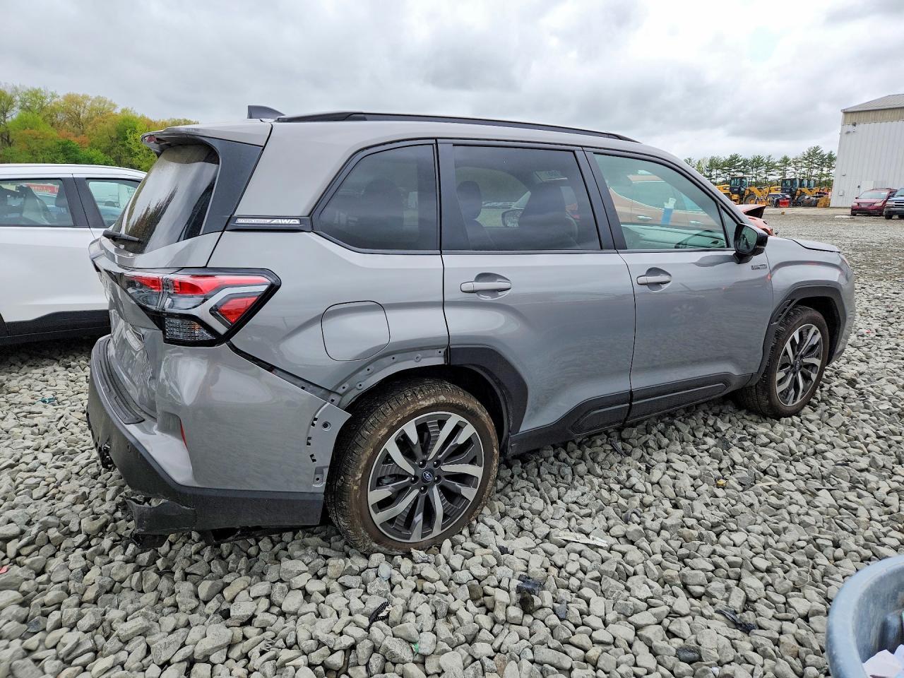 2025 Subaru Forester Touring - Фото 3