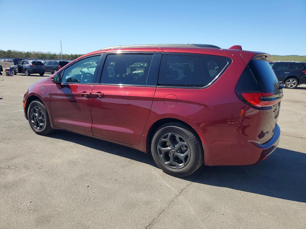 2021 Chrysler Pacifica Hybrid Limited - Image 2