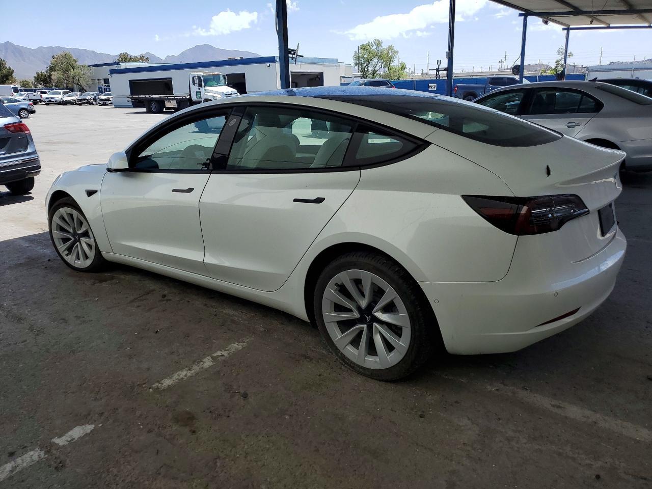 2022 Tesla Model 3 - Фото 2