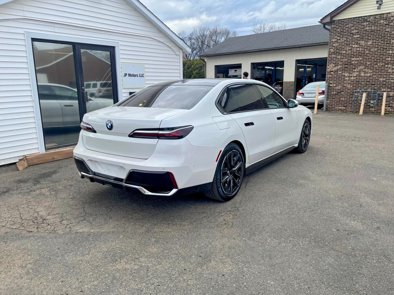 2023 BMW I7 xDrive60 - Фото 3