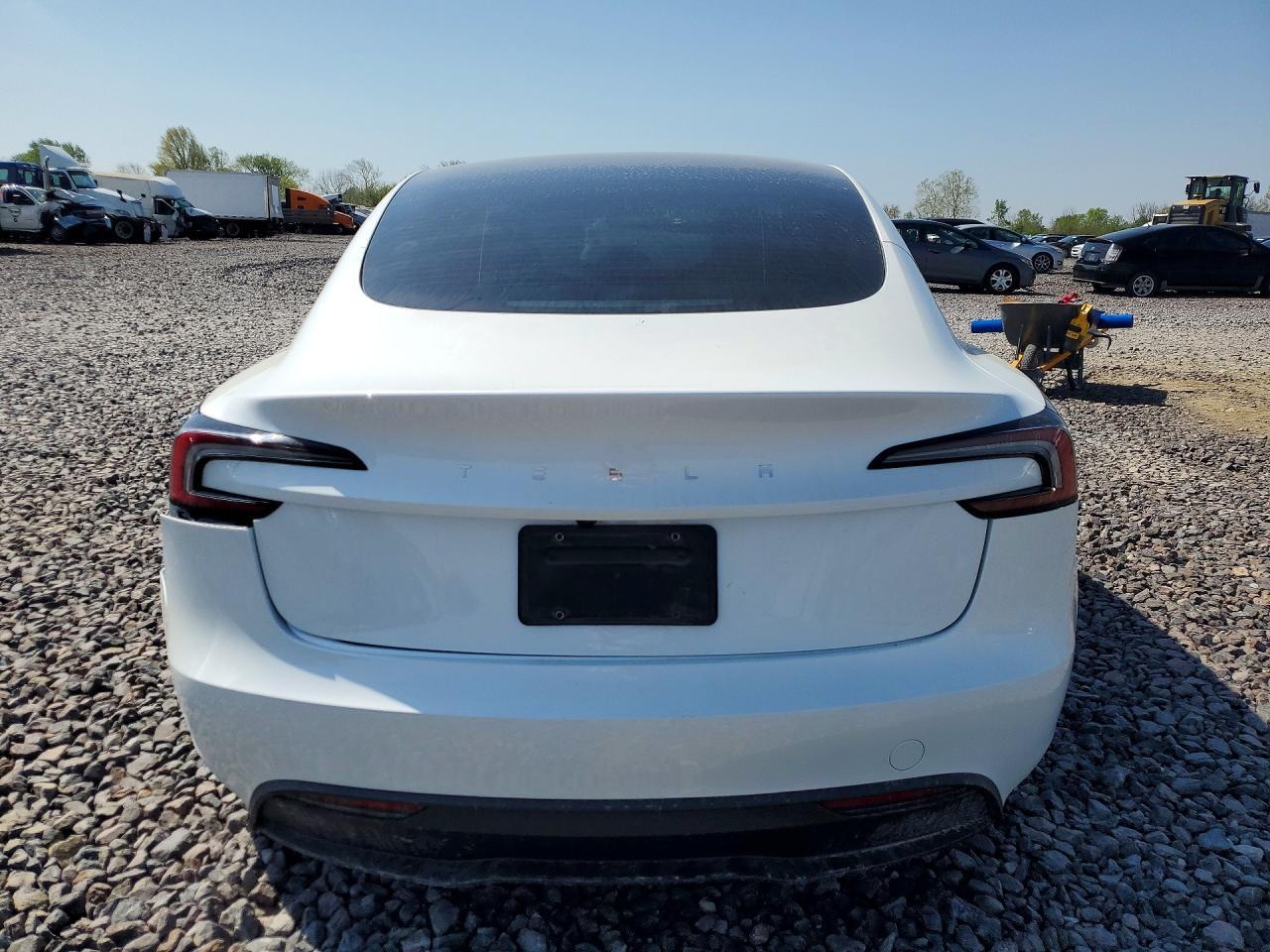 2025 Tesla Model 3 - Фото 6