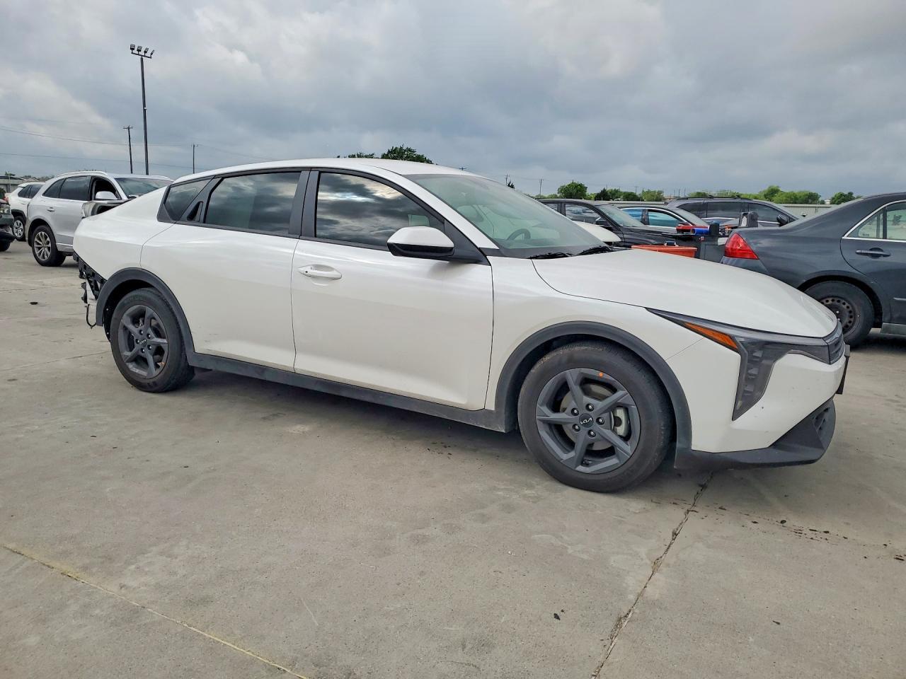 2025 Kia K4 Lxs - Image 4