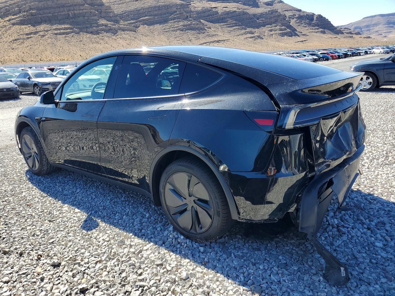2026 Tesla Model Y - Фото 2