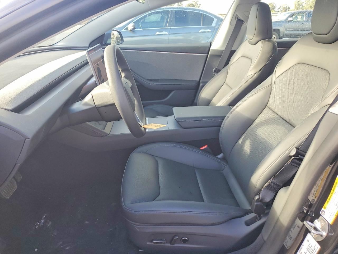 2025 Tesla Model 3 - Image 7