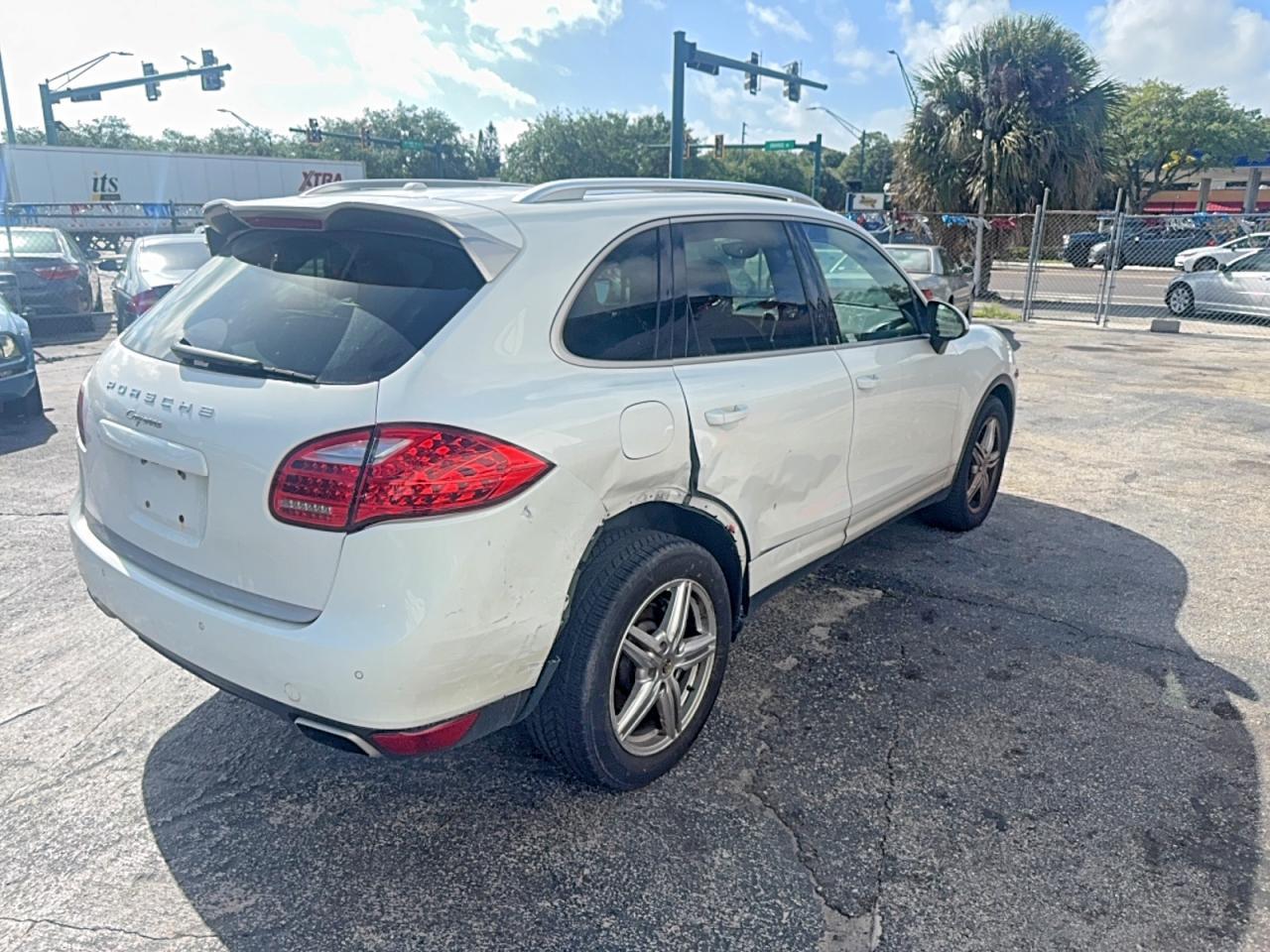 2014 Porsche Cayenne - Image 4