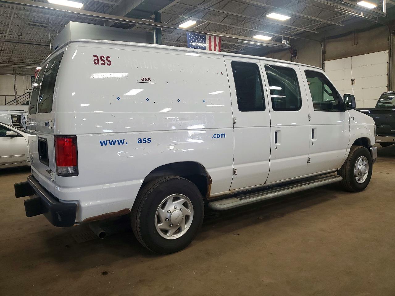2013 Ford Econoline E250 Van - Фото 3