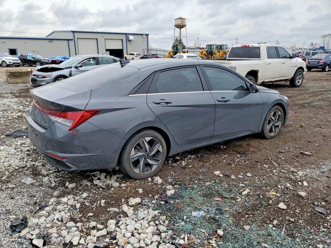 2023 Hyundai Elantra Limited - Image 3
