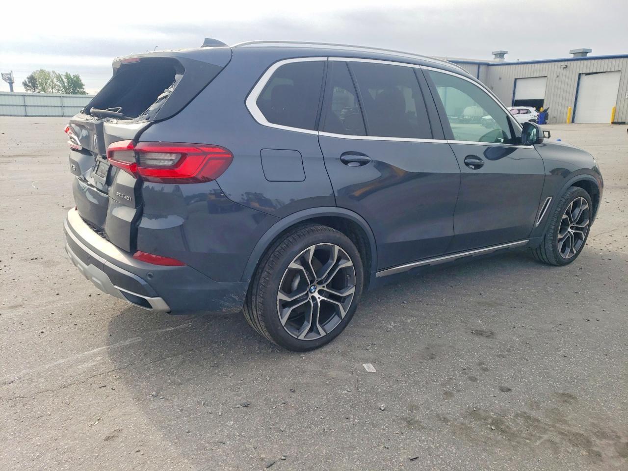 2020 BMW X5 Sdrive 40I - Image 3