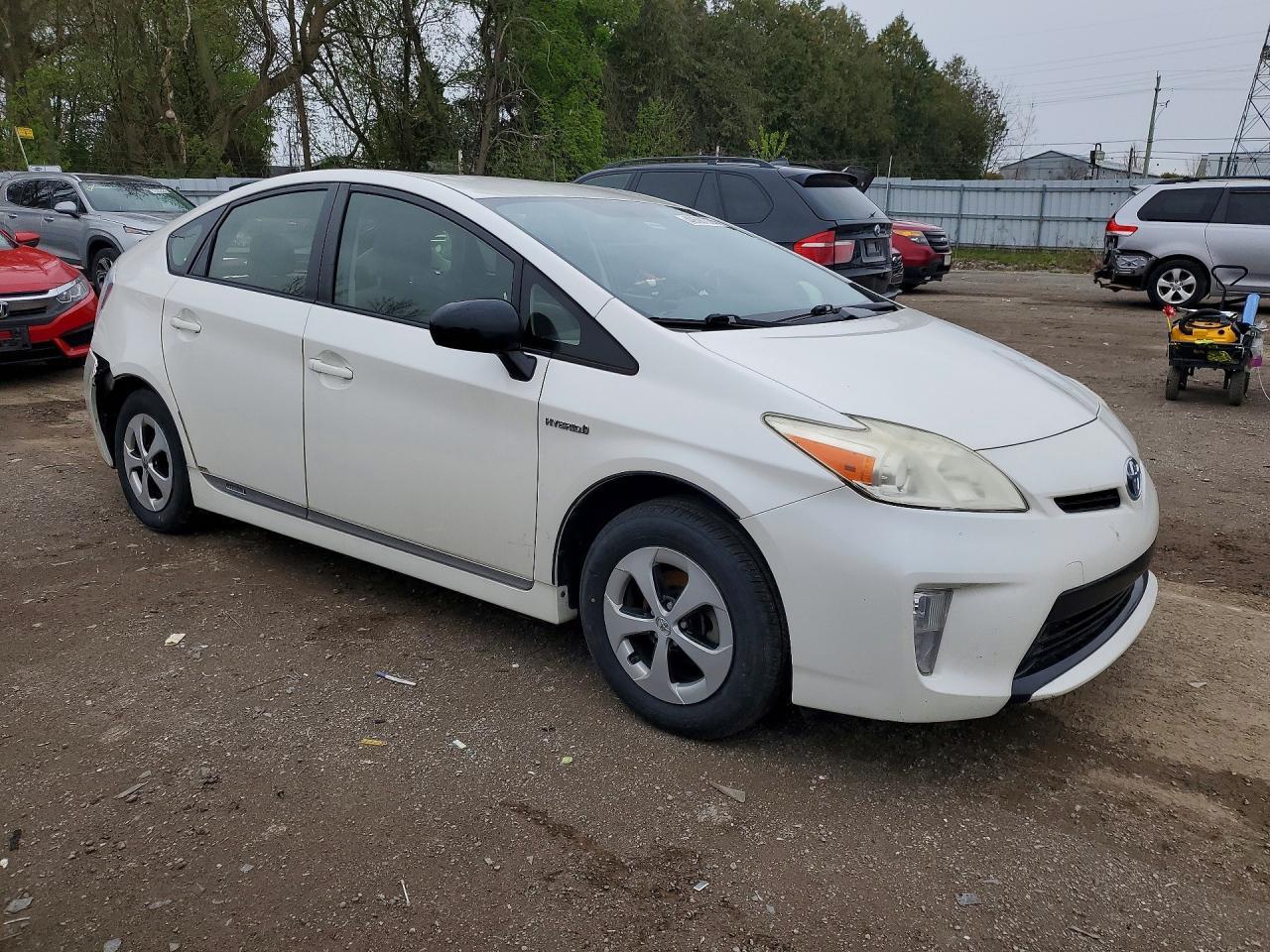 2013 Toyota Prius Two - Фото 4