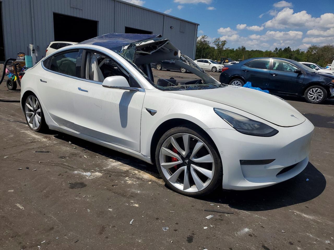 2018 Tesla Model 3 - Фото 4