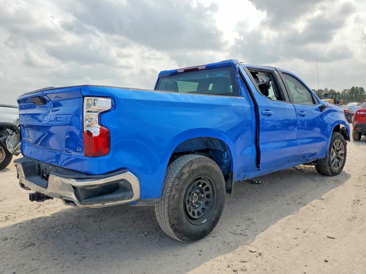 2025 Chevrolet Silverado K1500 Lt - Image 3