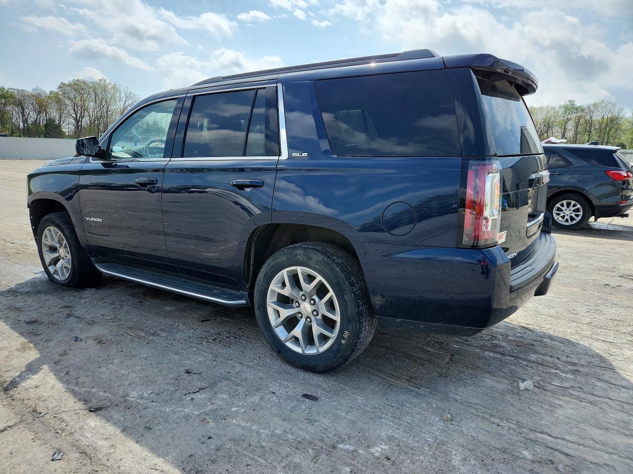 2017 GMC Yukon Sle - Фото 2
