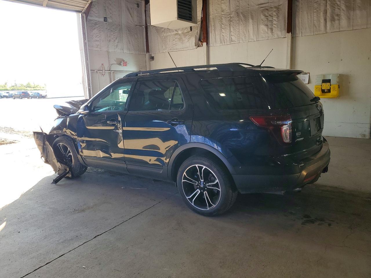 2015 Ford Explorer Sport - Фото 2