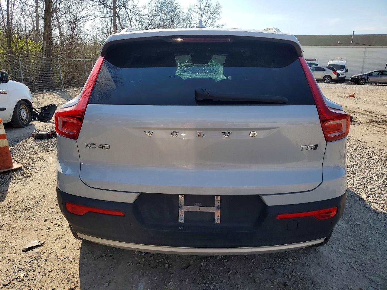 2020 Volvo Xc40 T5 Momentum - Фото 6
