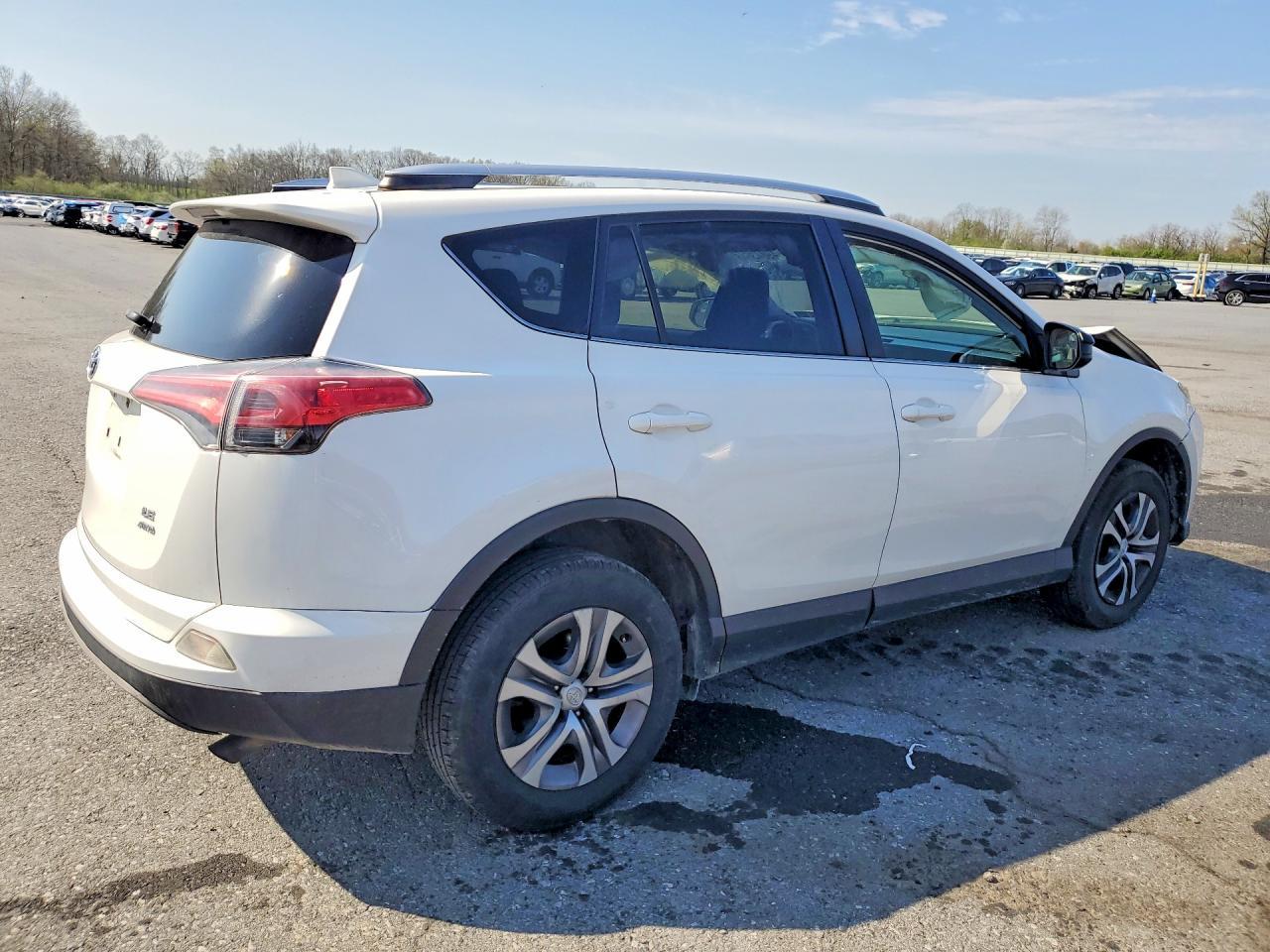 2016 Toyota Rav4 Le - Image 3