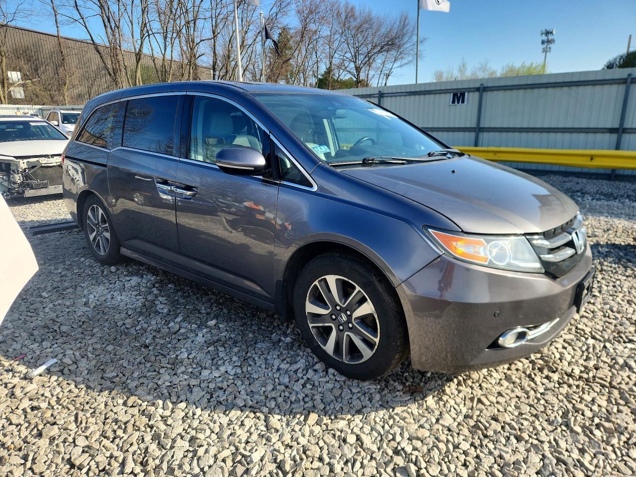 2014 Honda Odyssey Touring - Image 4