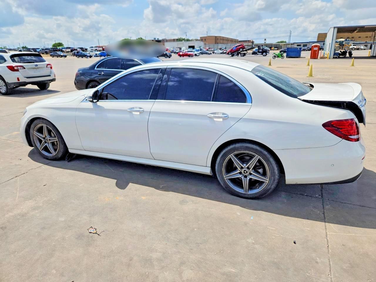 2017 Mercedes-Benz E 300 4Matic - Фото 2