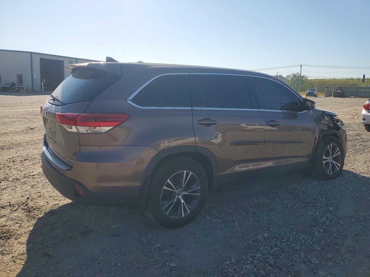 2019 Toyota Highlander Le Plus - Фото 3