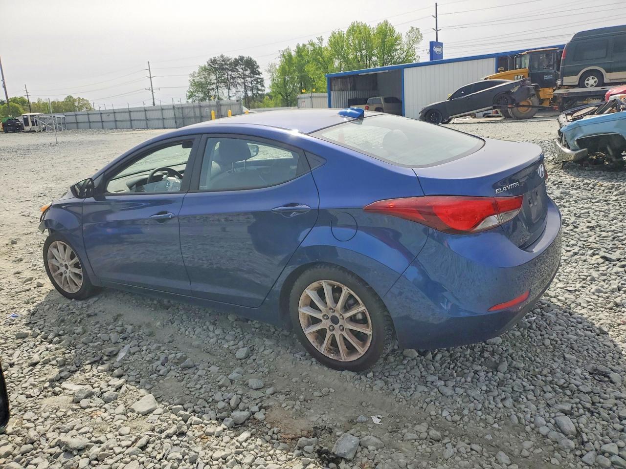 2016 Hyundai Elantra - Фото 2