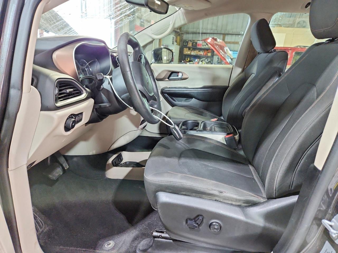 2018 Chrysler Pacifica Touring Plus - Image 7