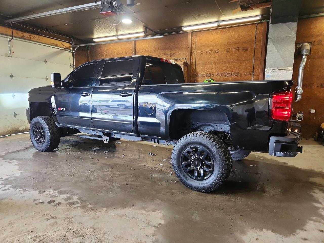 2018 Chevrolet Silverado K2500 Heavy Duty Lt - Image 2