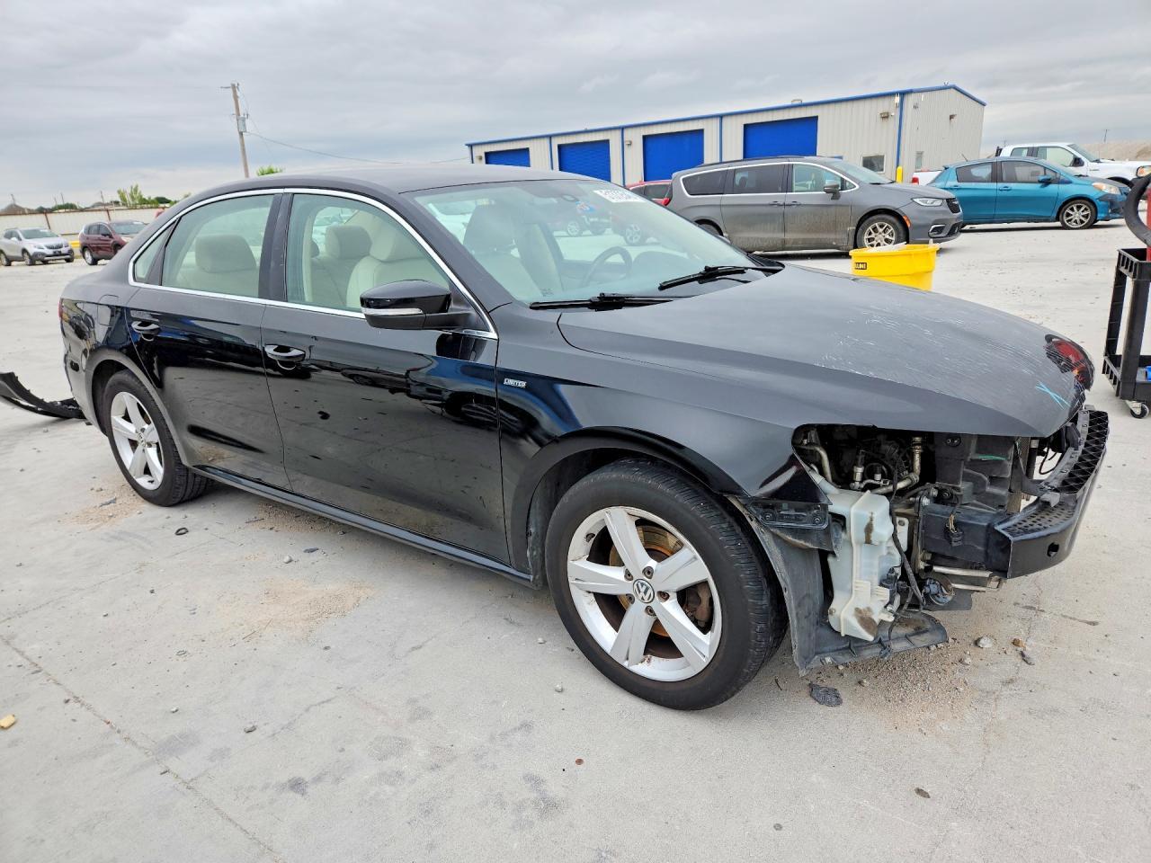 2015 Volkswagen Passat S - Image 4