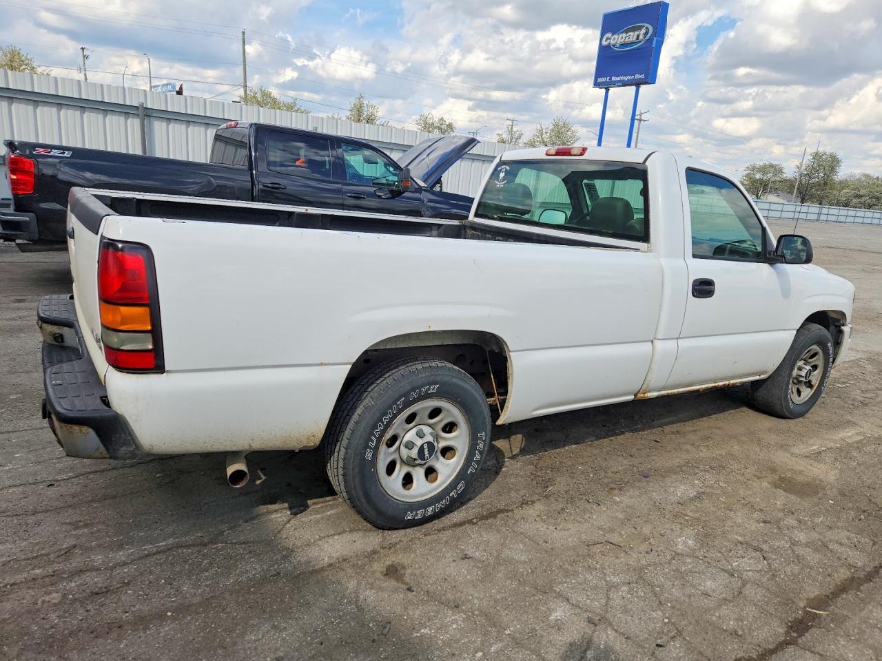 2005 GMC New Sierra C1500 - Фото 3