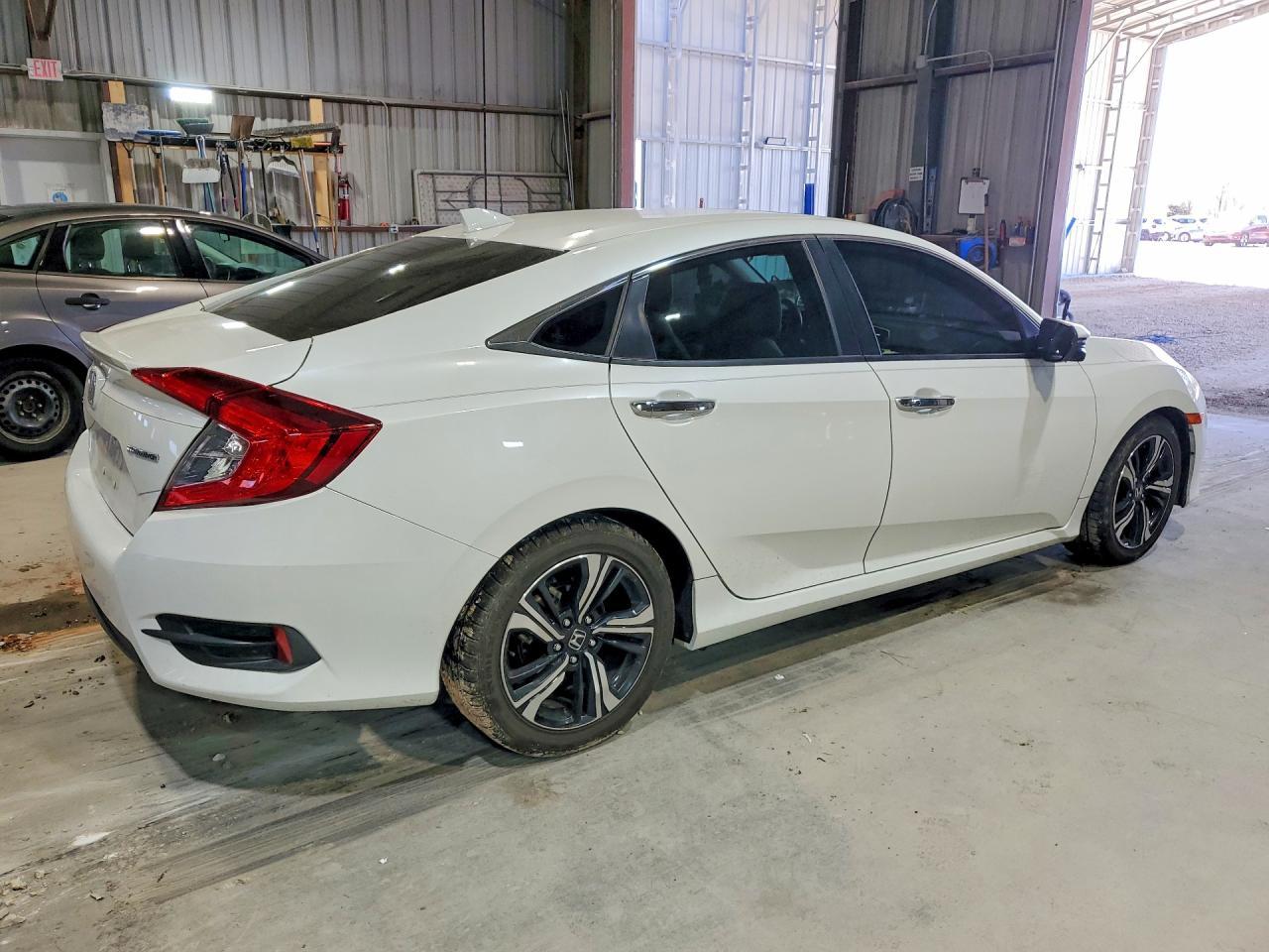 2017 Honda Civic Touring - Image 3