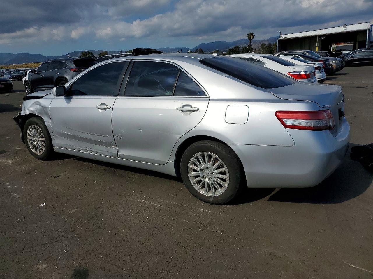 2011 Toyota Camry Le - Image 2