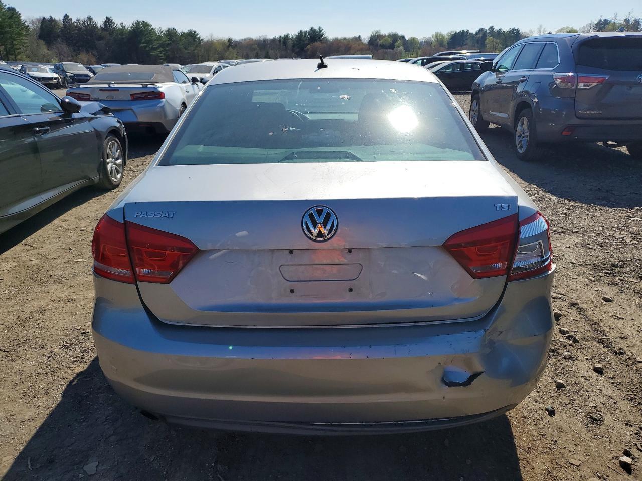2014 Volkswagen Passat S - Image 6