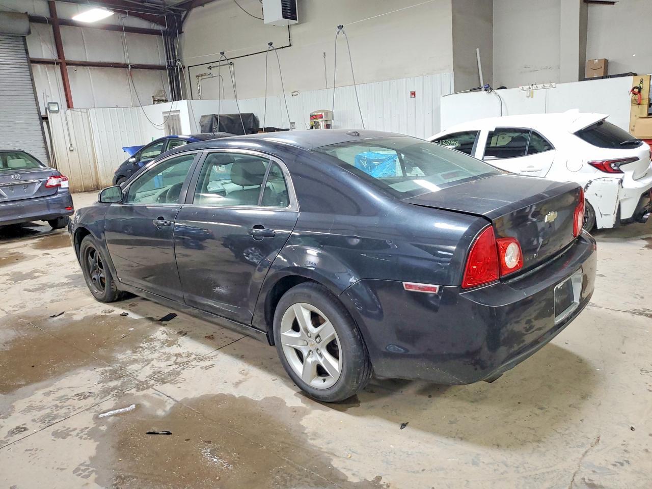 2009 Chevrolet Malibu Ls - Image 2