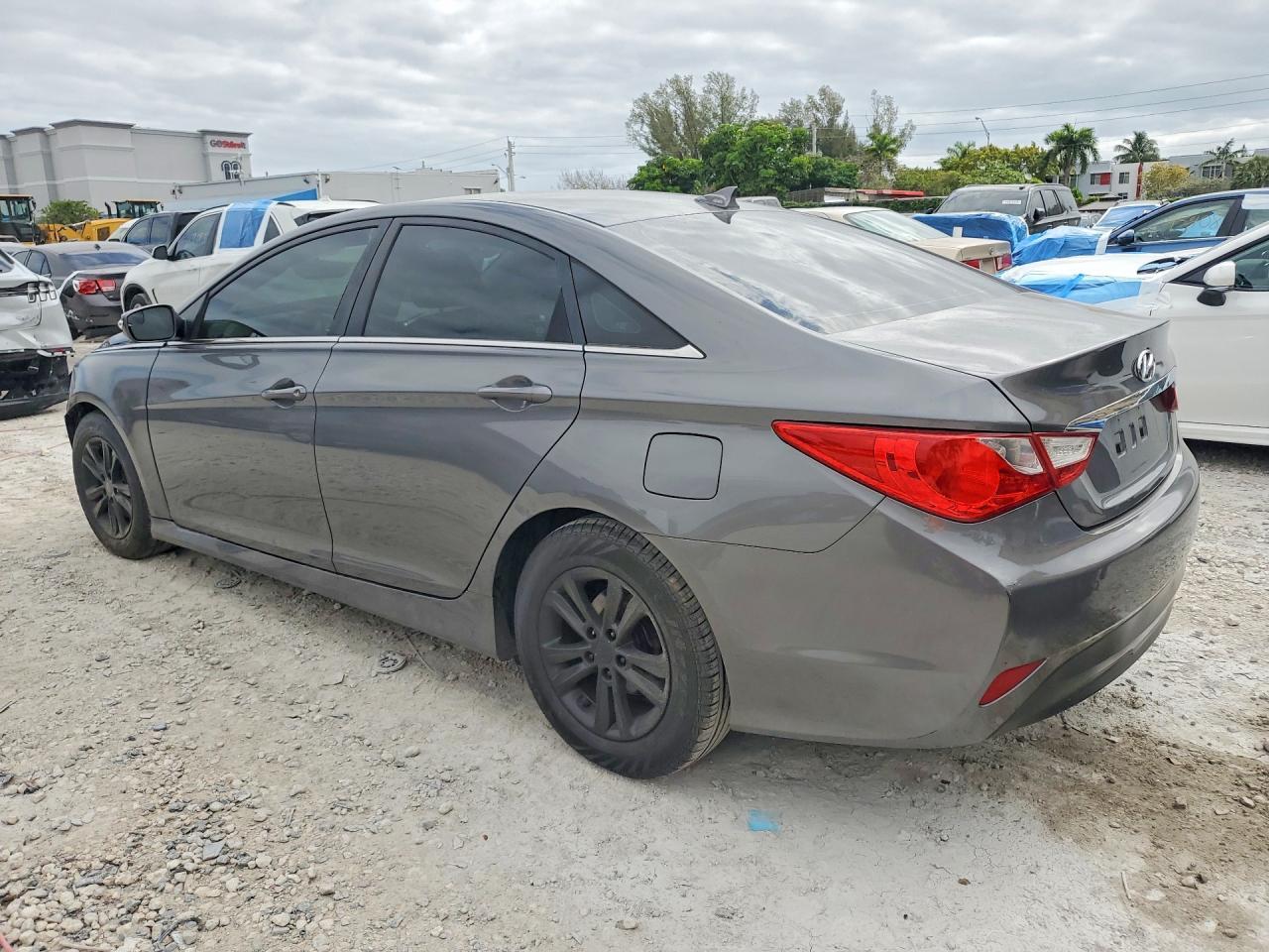 2014 Hyundai Sonata Gls - Image 2