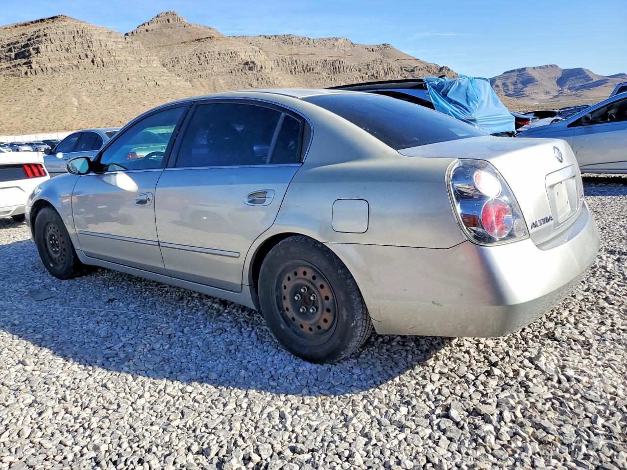 2005 Nissan Altima 2.5 - Фото 2