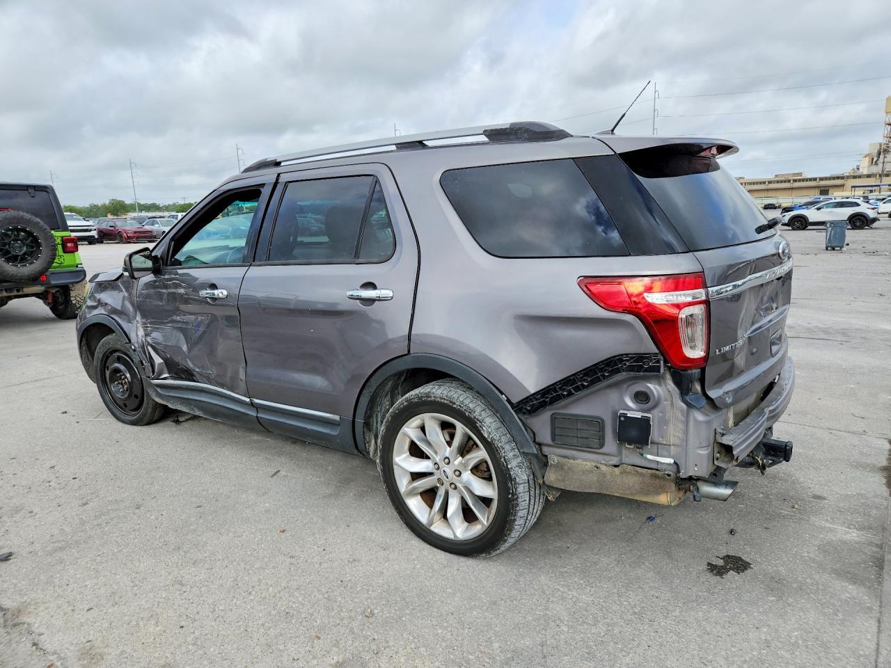 2014 Ford Explorer Limited - Image 2