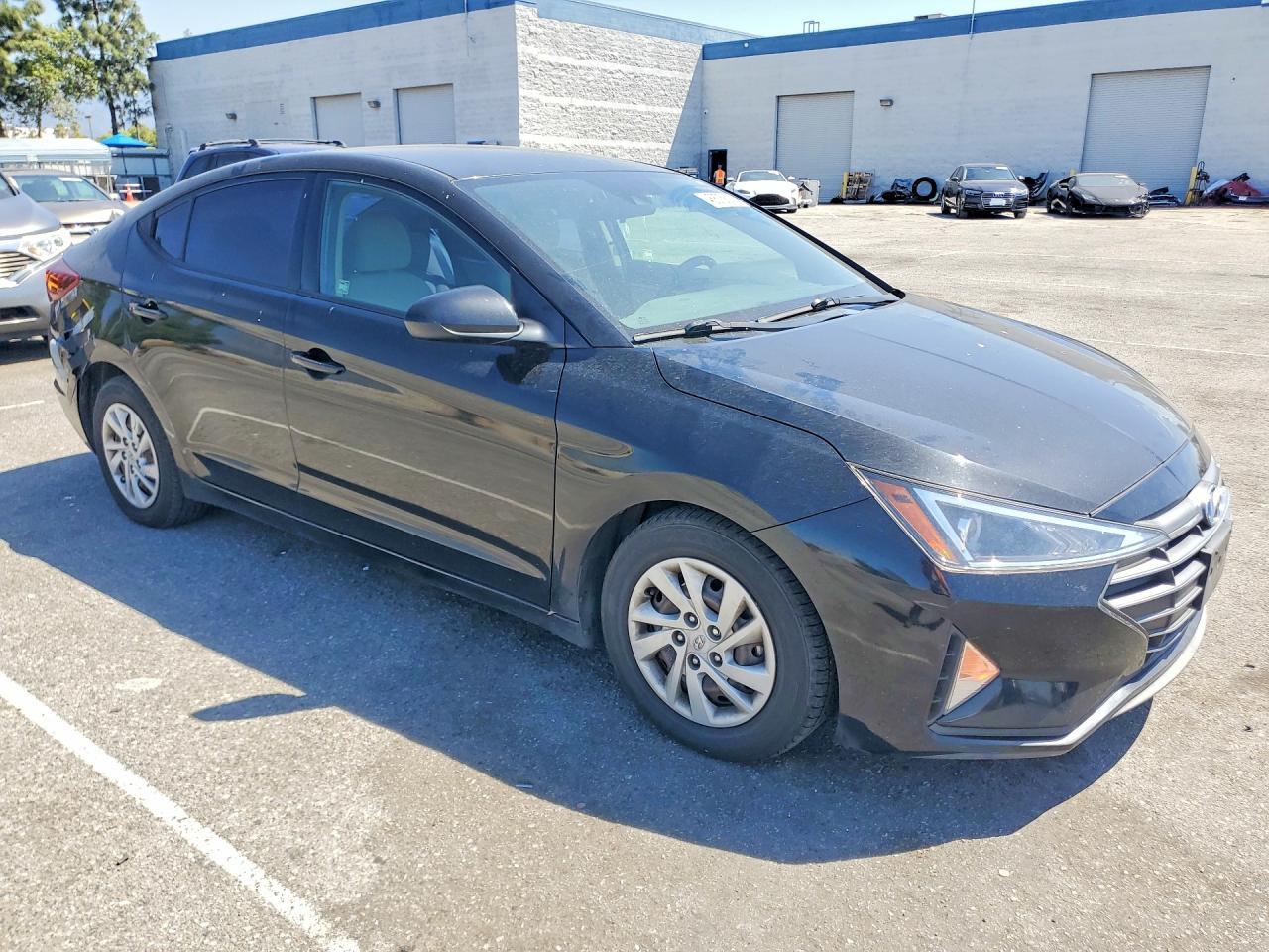 2020 Hyundai Elantra Se - Image 4