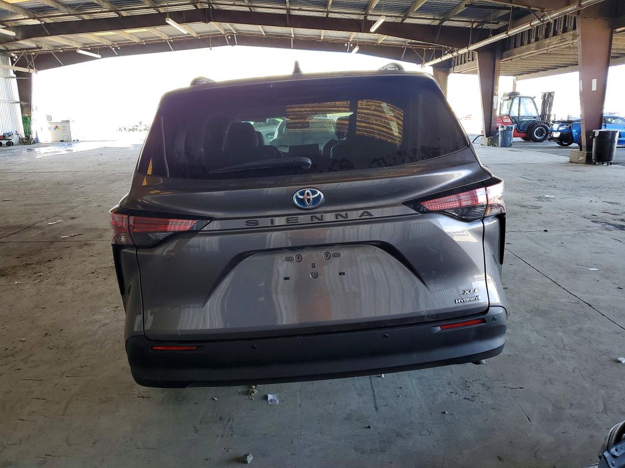 2021 Toyota Sienna Xle - Фото 6
