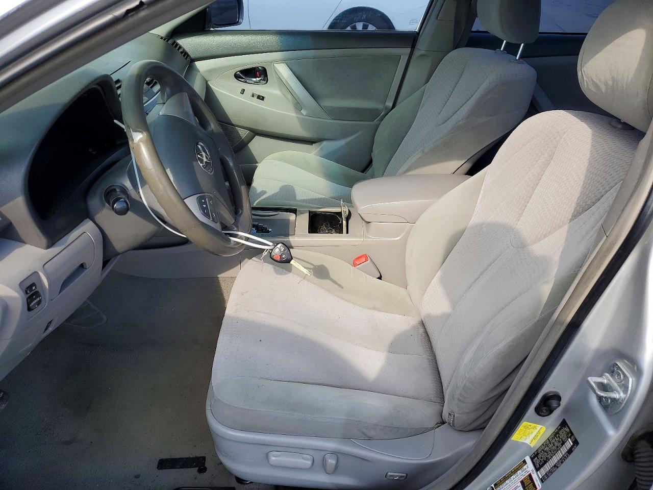 2011 Toyota Camry Le - Image 7