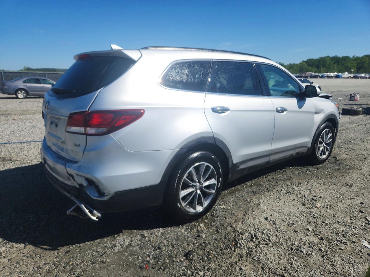 2017 Hyundai Santa Fe Se - Image 3