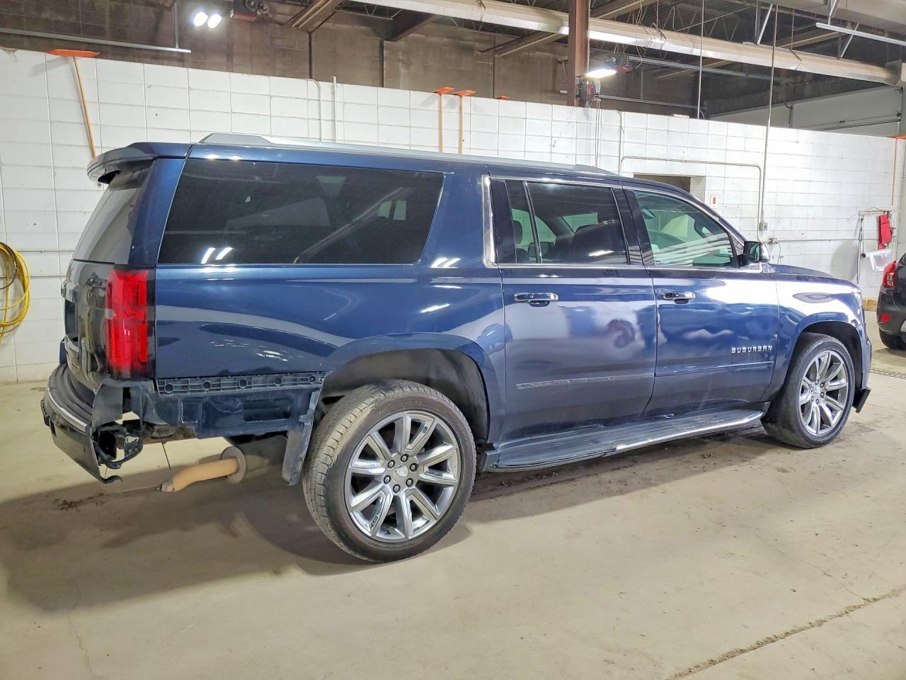 2017 Chevrolet Suburban C1500 Premier - Фото 3