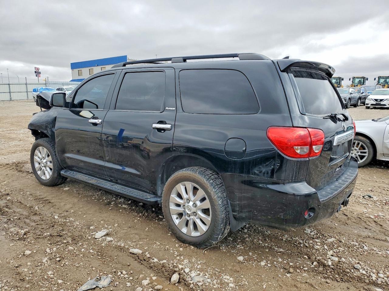 2016 Toyota Sequoia Platinum - Image 3
